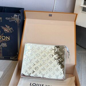 Louis Vuitton Ski Toilet Pouch M15358 Shiny Silver Monogram Make Up Pouch